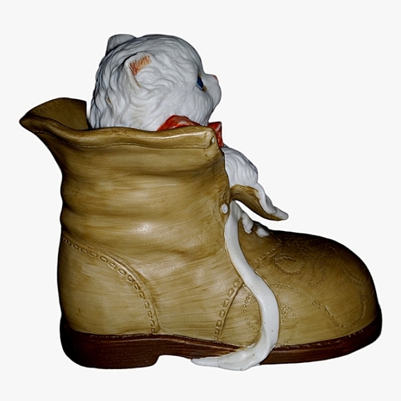 VINTAGE G G SANTIAGO CHRISTMAS COLLECTIBLE. A White Kitten in a Shoe! - Picture 8 of 12